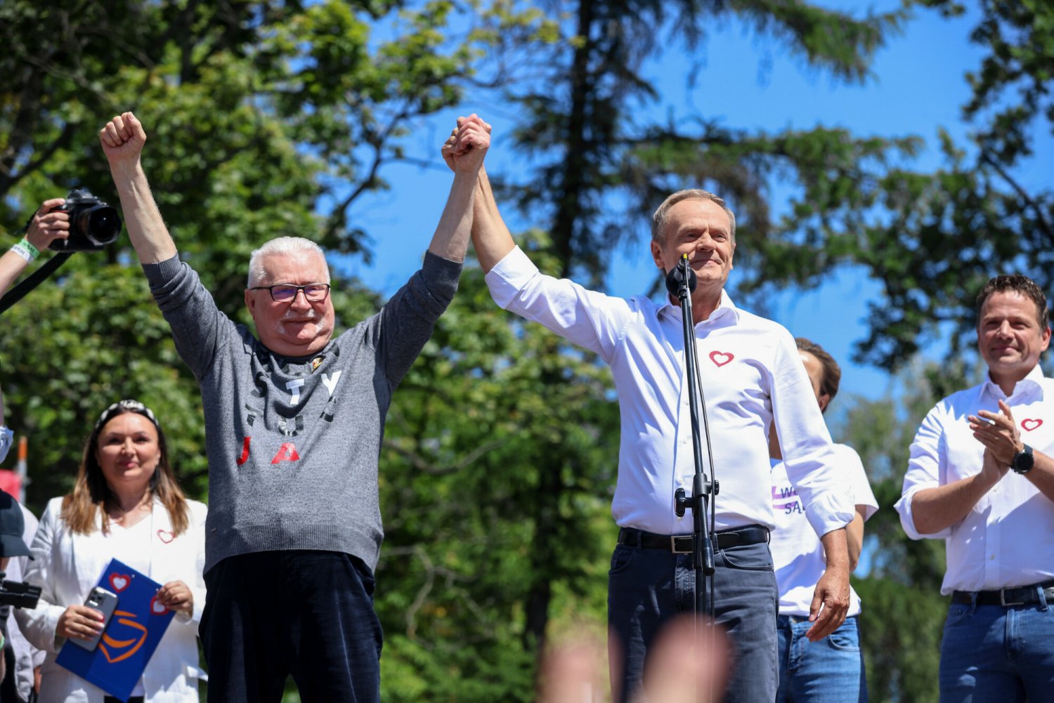 KO wyprzedza PiS w nowym sondażu partyjjnym.