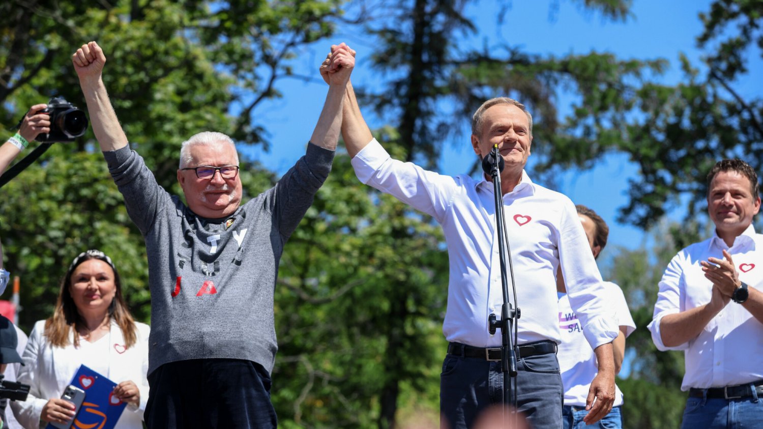 KO wyprzedza PiS w nowym sondażu partyjjnym.