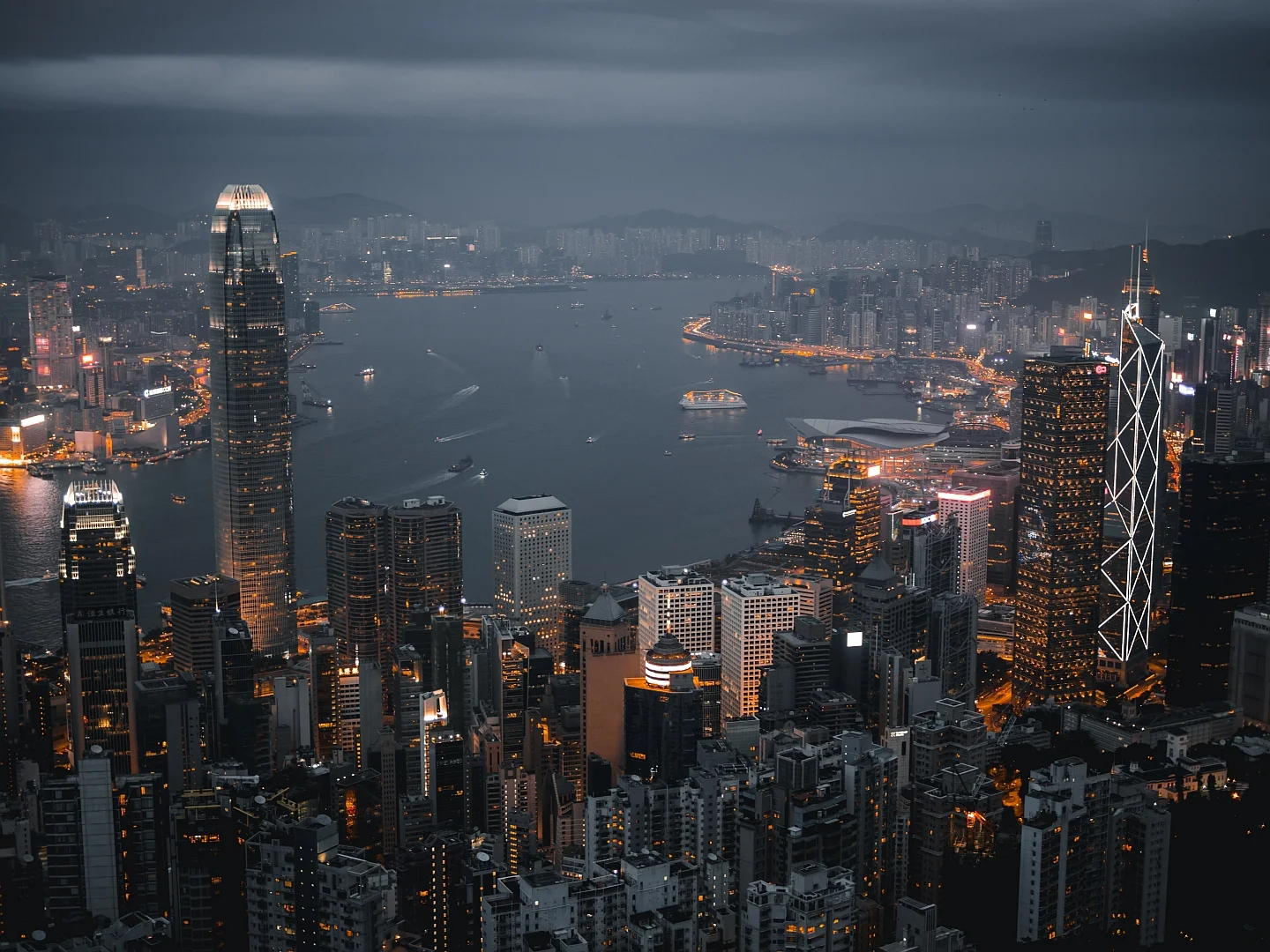 Hongkong zmaga się z trzecią falą koronawirusa. – Sytuacja jest krytyczna – mówiła 19 lipca przywódczyni Carrie Lam. Hongkong zmaga się z trzecią falą koronawirusa. – Sytuacja jest krytyczna – mówiła 19 lipca przywódczyni Carrie Lam.