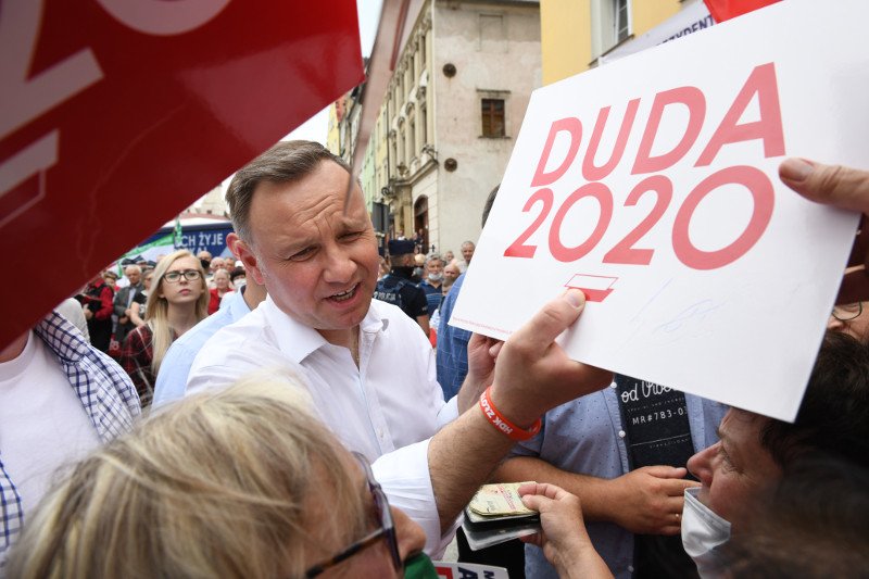 Andrzej Duda na pewno wejdzie do II tury wyborów prezydenckich. Ale w niej - według sondażu Estymator - wcale nie może być pewien zwycięstwa.