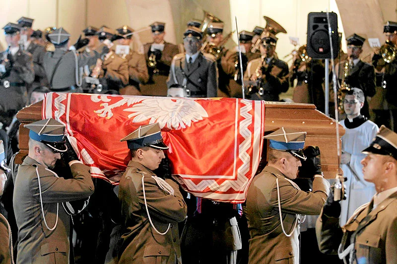 Pogrzeb prezydenta Ryszarda Kaczorowskiego. 19 kwietnia 2010 roku w tej trumnie był ktoś inny?