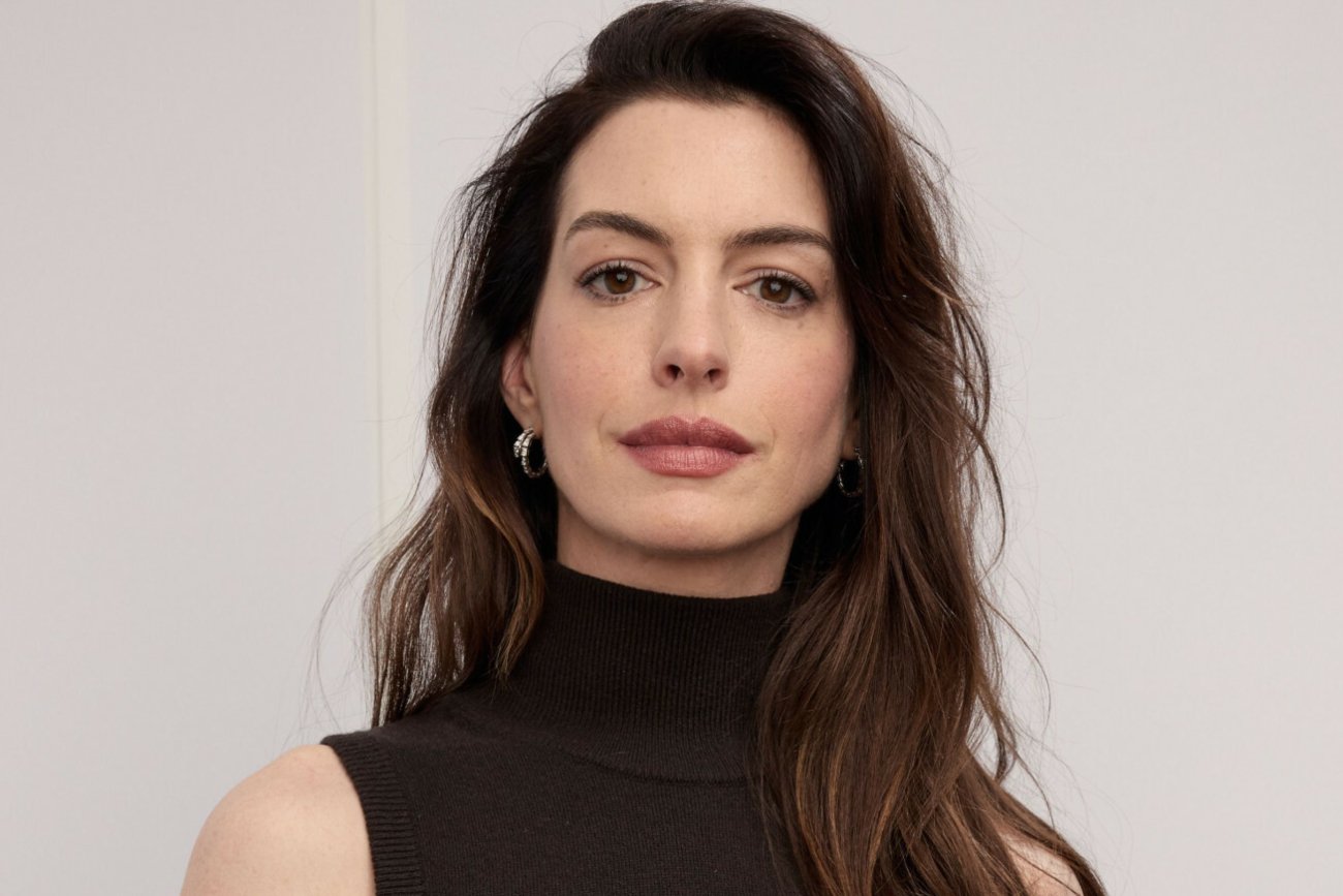 Podczas promocji filmu "Eileen" Anne Hathaway zdradziła nieprofesjonalne pytanie, jakie zadał jej dziennikarz, gdy miała 16 lat.