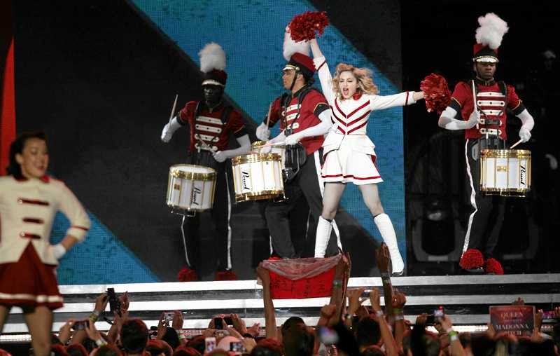 Posłowie PiS chcą zorganizować koncert muzyki chrześcijańskiej za 5 mln zł. Przekonują, że skoro ministerstwo sportu wydało tyle na koncert Madonny, to oni także powinni dostać pieniądze.