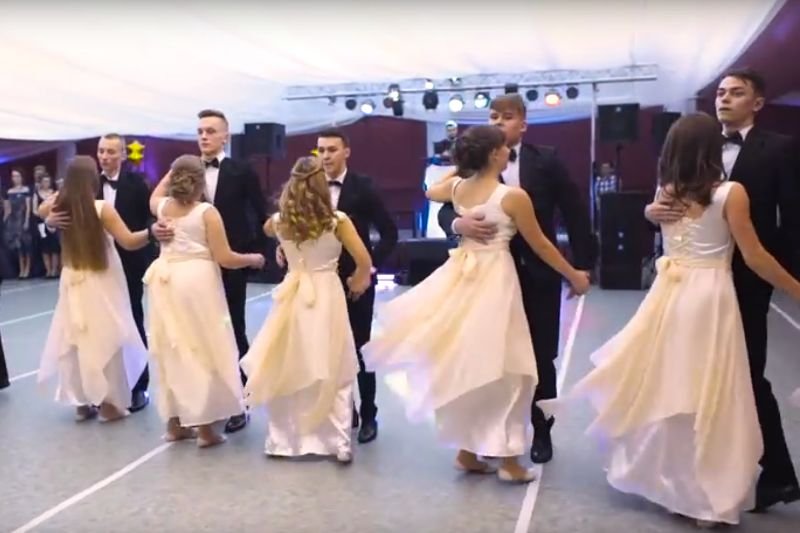 Kolejny oryginalny sposób na studniówkowy taniec.