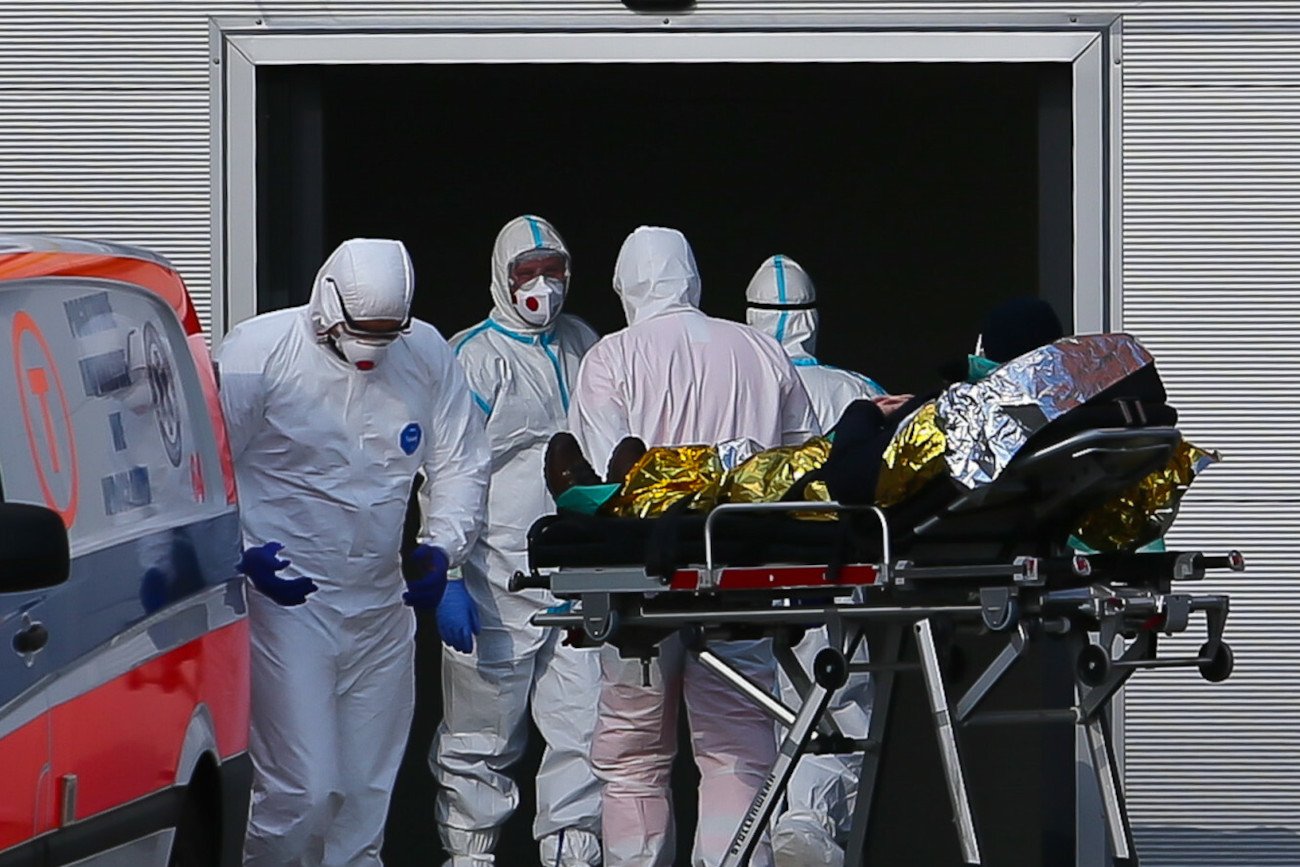 Prof. Robert Flisiak skomentował w rozmowie z naTemat.pl drastyczny wzrost liczby zakażeń koronawirusem.