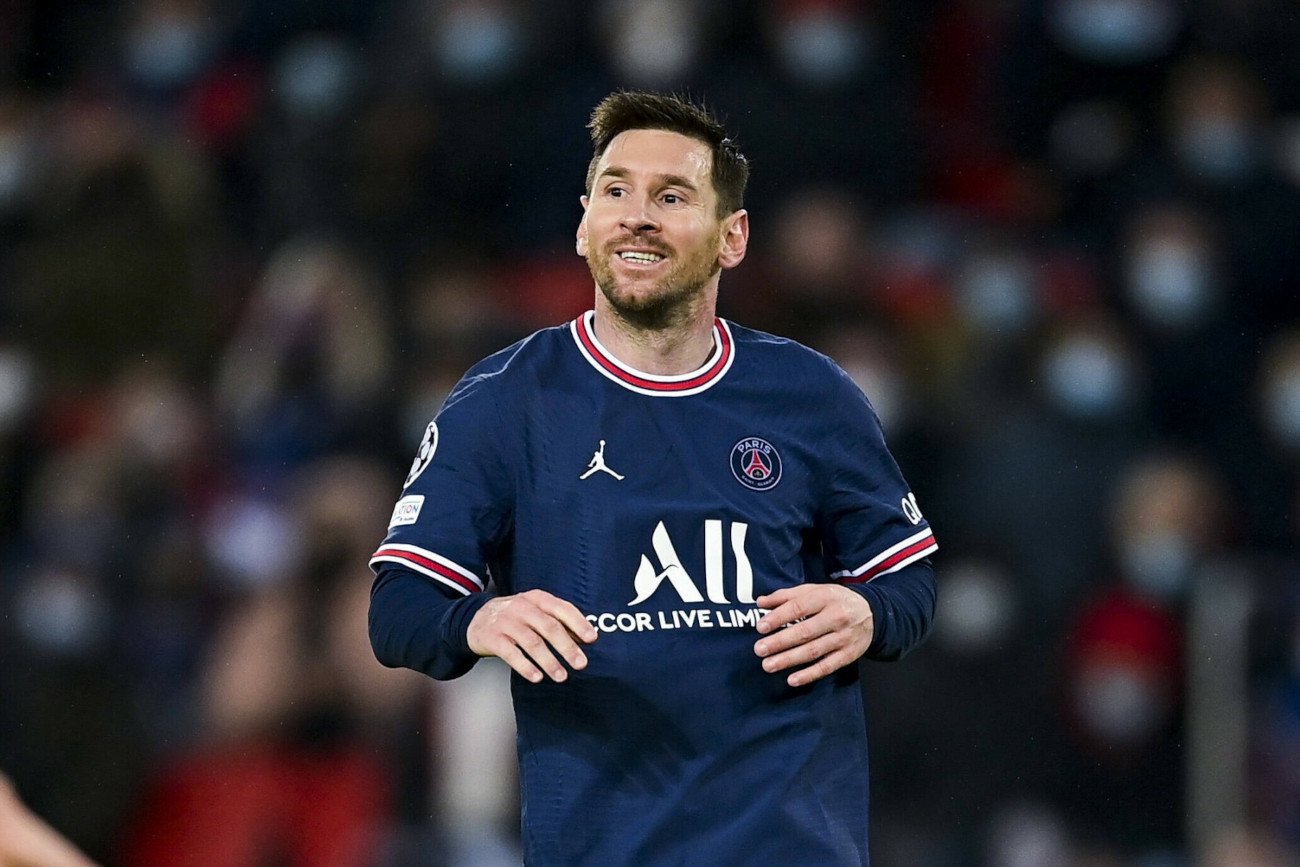 Lionel Messi jest wśród piłkarzy Paris Saint-Germain, którzy mieli pozytywny wynik testu na obecność COVID-19.