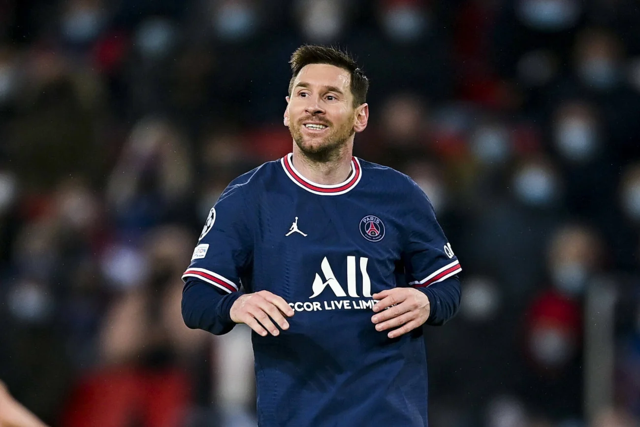 Lionel Messi jest wśród piłkarzy Paris Saint-Germain, którzy mieli pozytywny wynik testu na obecność COVID-19.