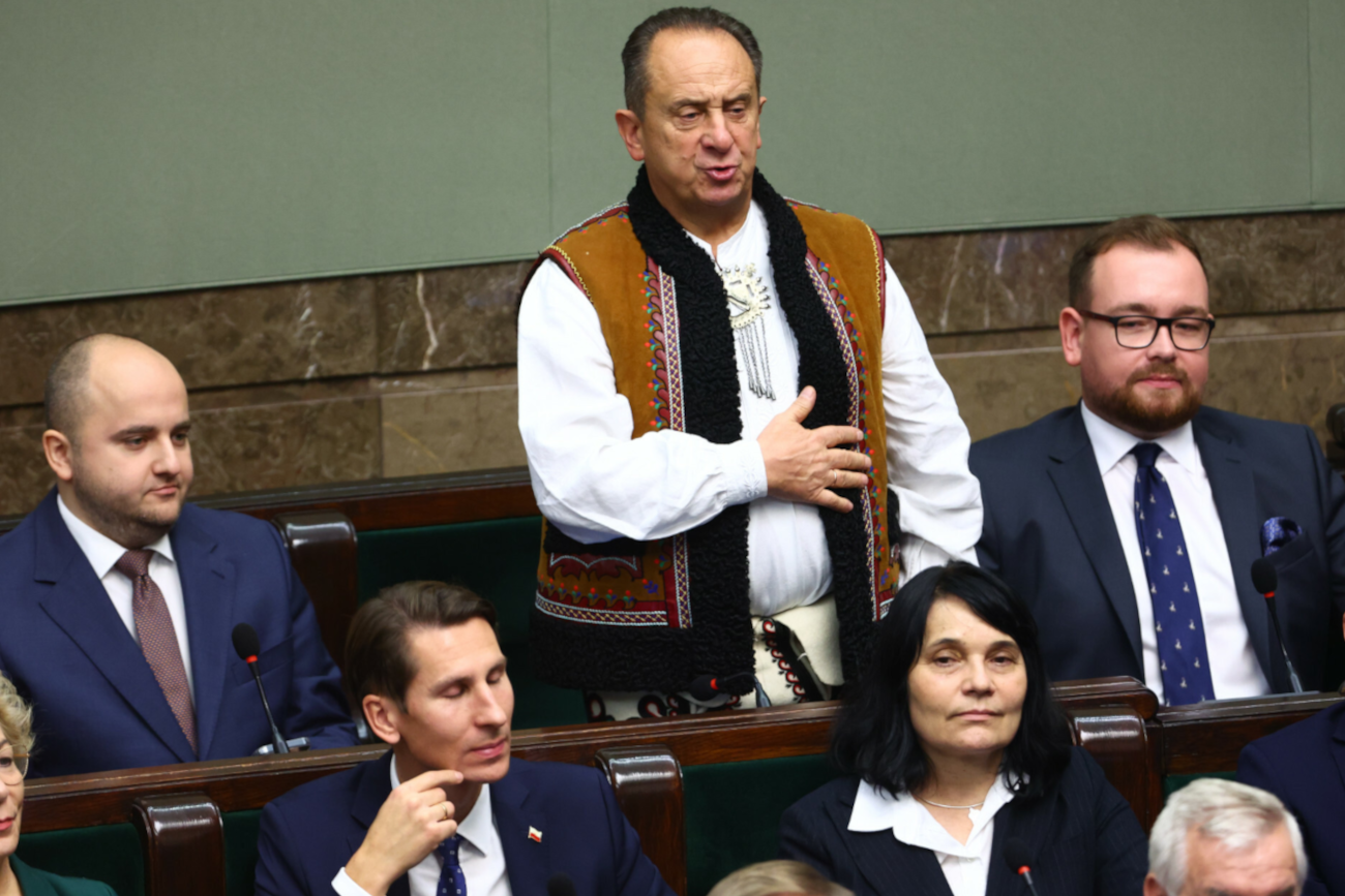 Obok Mateckiego w Sejmie pojawił się... góral. Wyjaśniamy, kim jest jeden z najbogatszych posłów