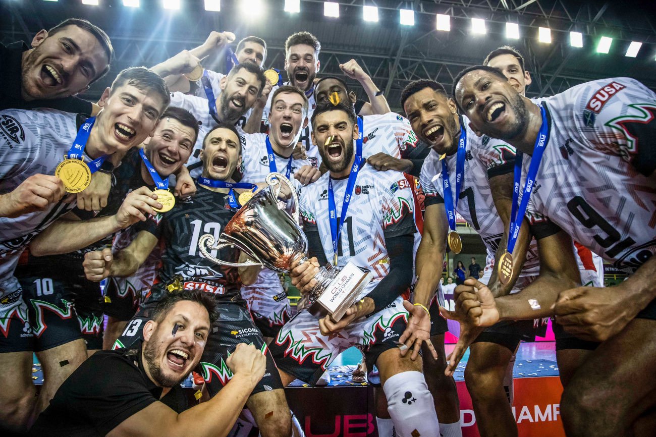 Sir Safety Susa Perugia tuż po odebraniu nagród dla najlepszego zespołu Klubowych Mistrzostw Świata.