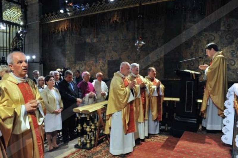 Ks. Tymoteusz Szydło odprawił mszę św. na Jasnej Górze i przyjechało pół rządu.