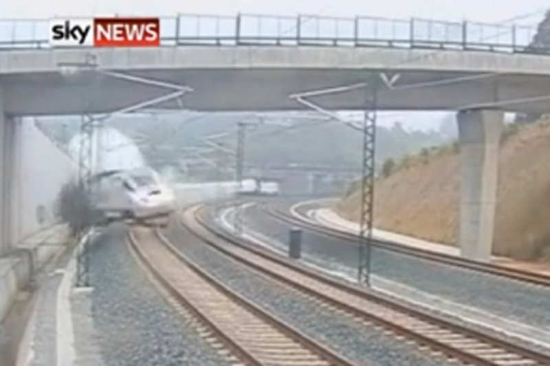 Film z katastrofy pociągu w Hiszpanii.