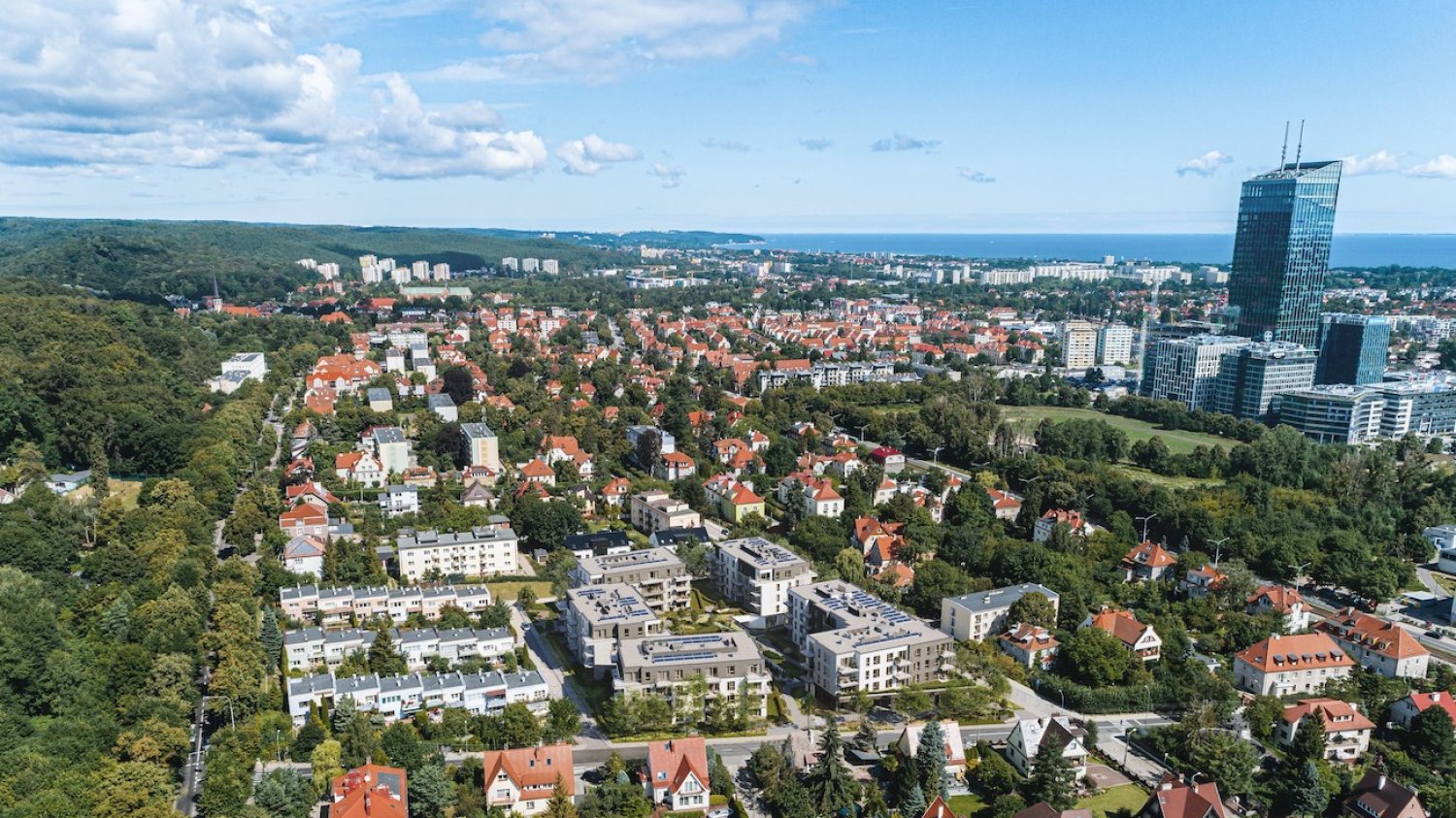 Atrium Oliva powstaje w willowej dzielnicy między Trójmiejskim Parkiem Krajobrazowym, a największym na Pomorzu kompleksem biznesowym Olivia Business Centre.
