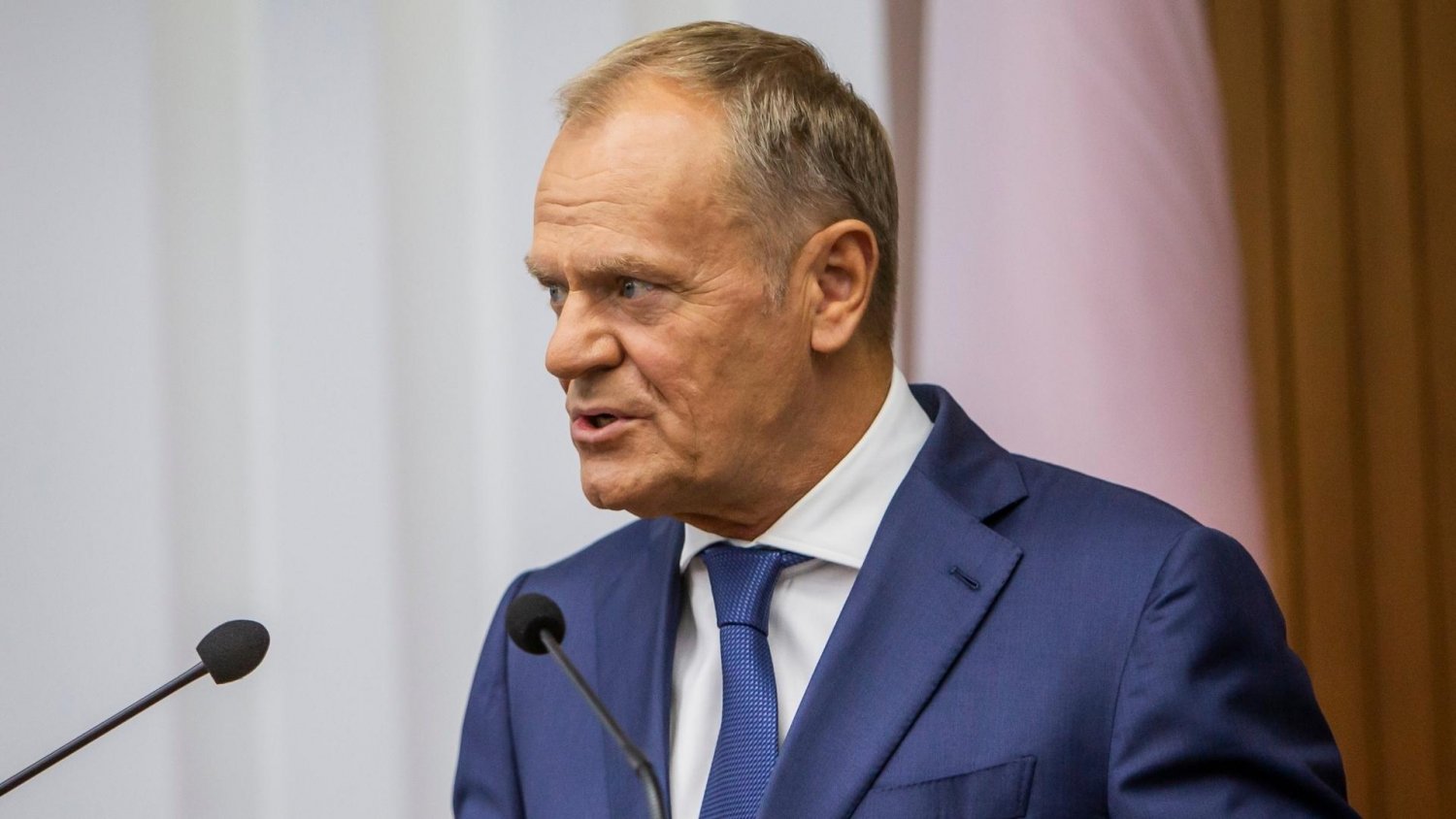 Туск не стеснялся в выражениях в начале встречи. Он обратился к Зиобро