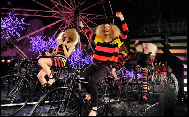 Sonia Rykiel dla H&M - pokaz w Grand Palais w Paryżu 2009