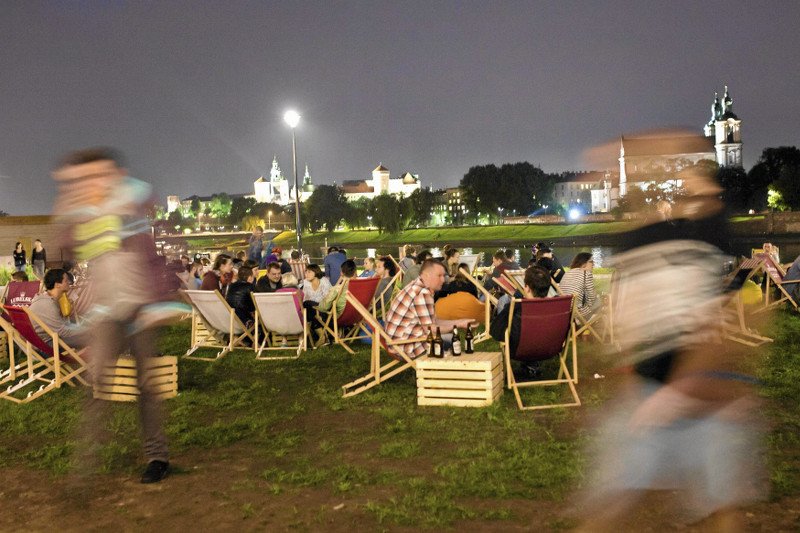 "Poko-lenie?" Młodzi odpowiadają Komorowskiemu: Dostajemy od rodziców co chemy