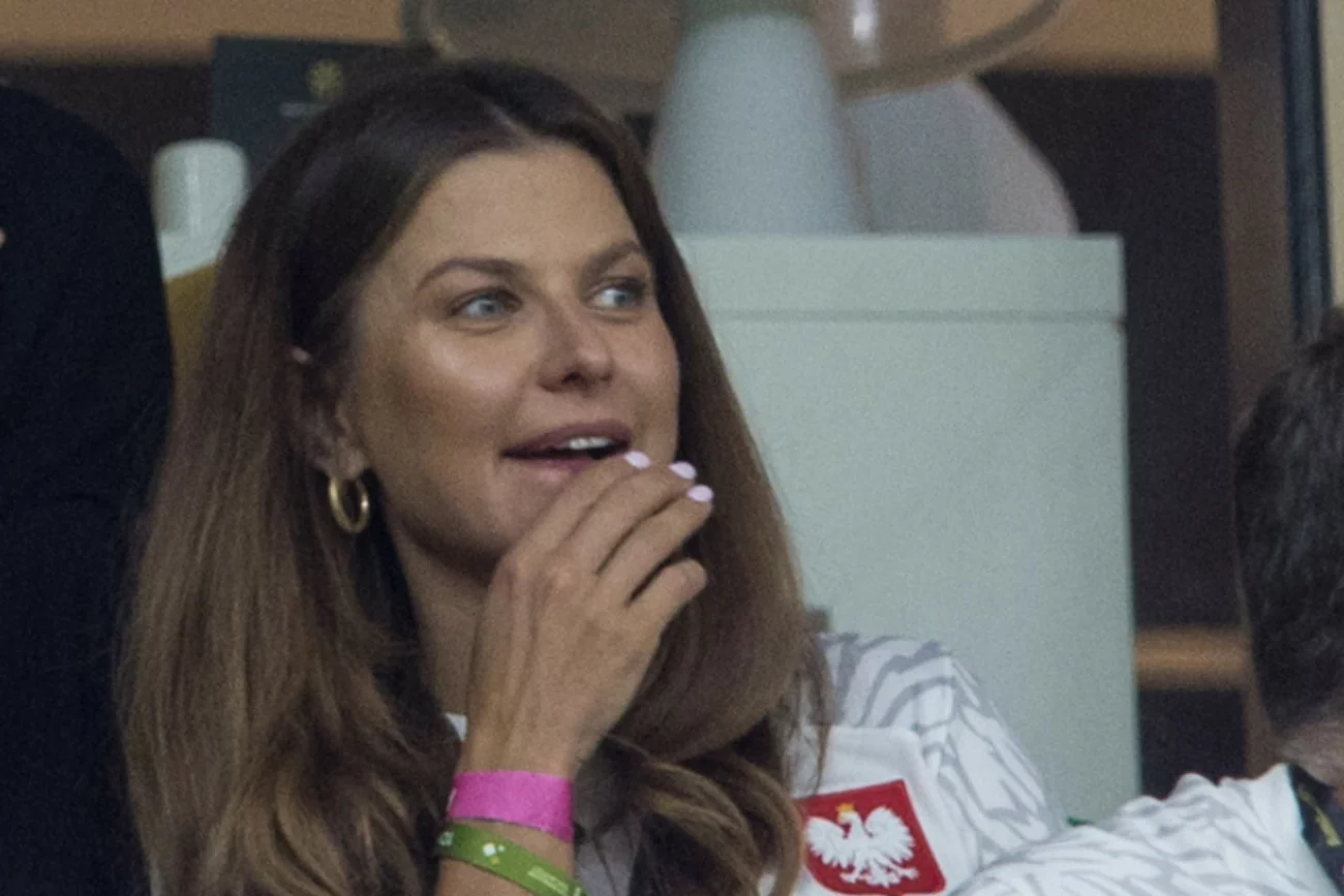 Przejęta Anna Lewandowska na trybunach w Katarze. Mecz Polska Francja