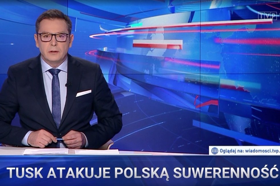 TVP nie próżnowało w manipulowaniu swoimi paskami informacyjnymi.