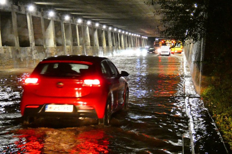 Pogoda: IMGW ostrzega przed silnymi opadami deszczu i burzami