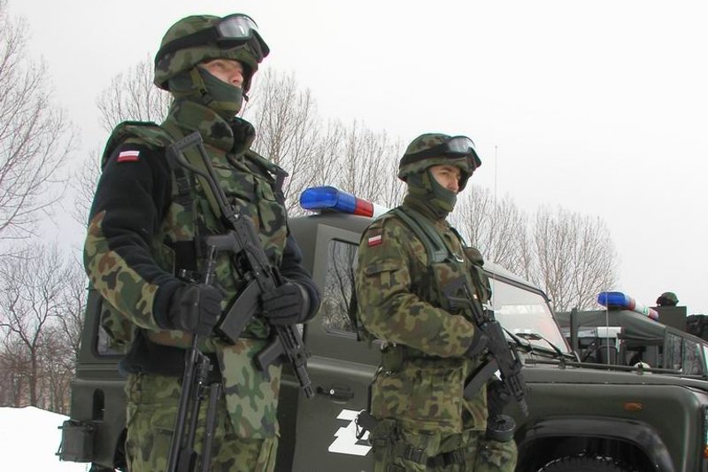 Na polski rynek trafia "Hajlajf", druga książka Kafira, byłego oficera Wojskowych Służb Informacyjnych (WSI), a następnie Służby Kontrwywiadu Wojskowego (SKW), ukrywającego swoją tożsamość za pseudonimem