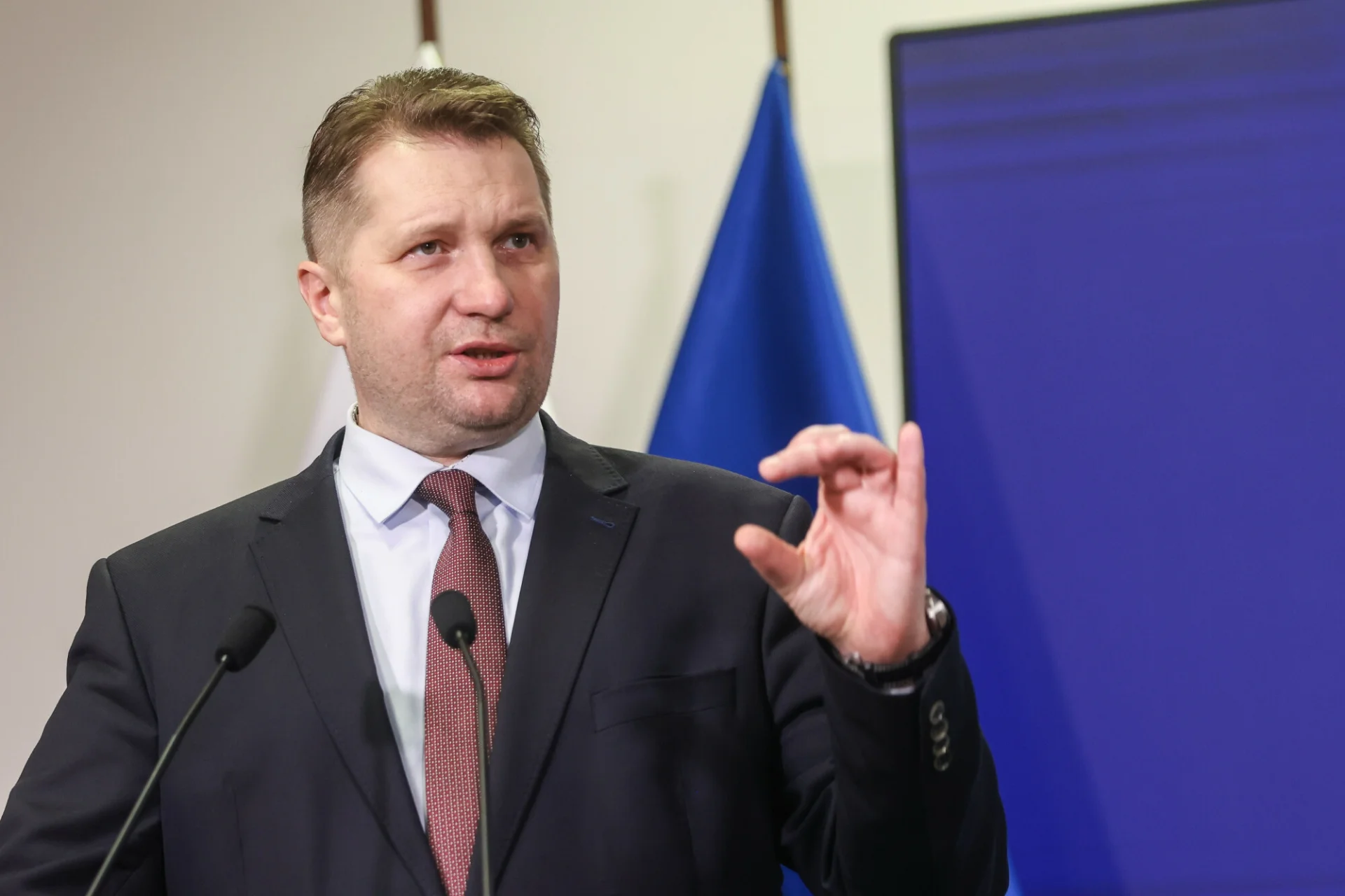 Przemysław Czarnek zarzucił dziennikarzowi TVN4 straszenie społeczeństwa. Przemysław Czarnek zarzucił dziennikarzowi TVN4 straszenie społeczeństwa