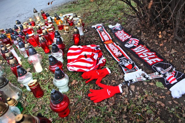 Wojna między kibolami Cracovii i Wisły trwa od lat i zbiera krwawe żniwo.