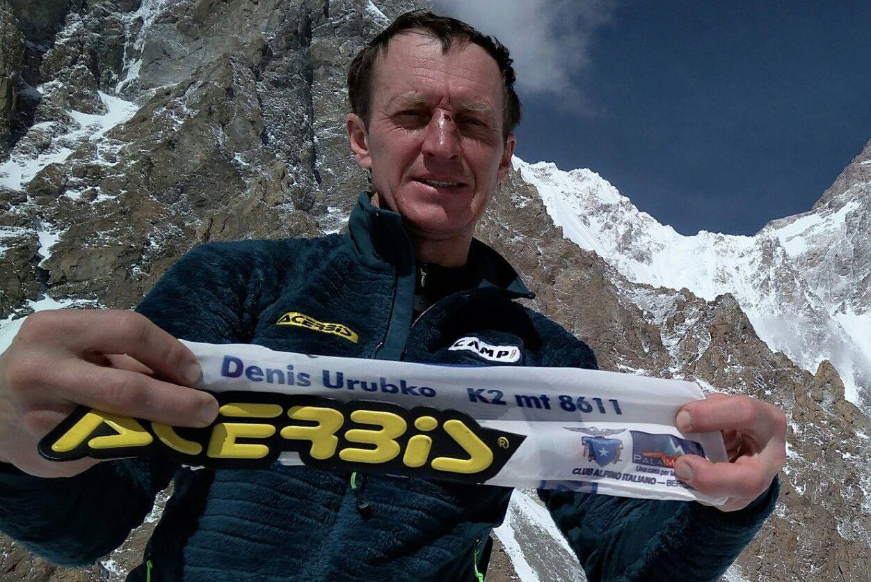 Denis Urubko po 2 dniach milczenia ruszył z powrotem w kierunku bazy.