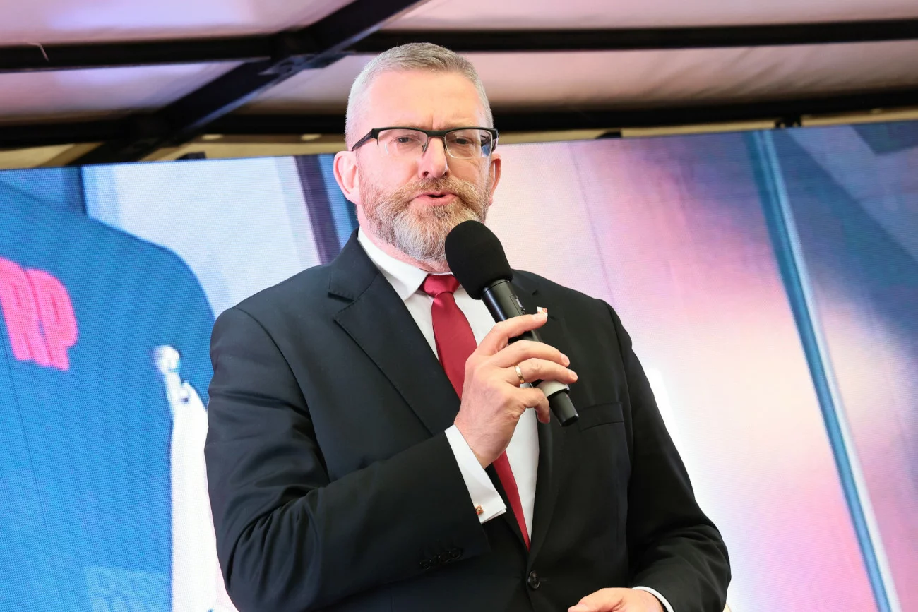 Człowiek Brauna jasno przed II turą wyborów. "Chcę, by to wybrzmiało" Człowiek Brauna i poparcie przed II turą wyborów. "Chcę, by to wybrzmiało"
