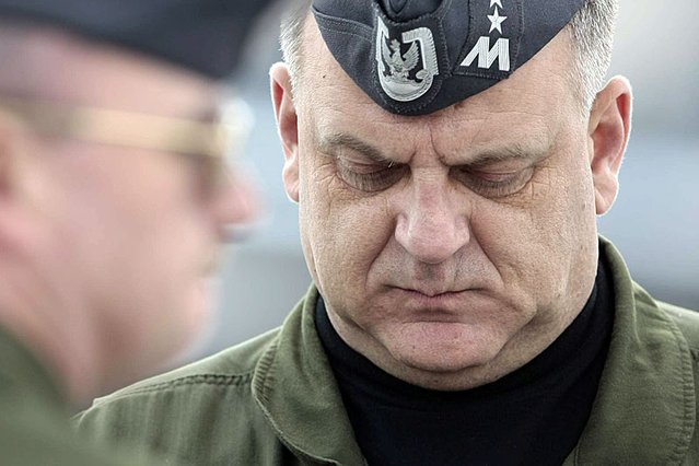 Generał Andrzej Błasik jest pochowany na Powązkach, ale znalezione szczątki zostaną złożone na Jasnej Górze