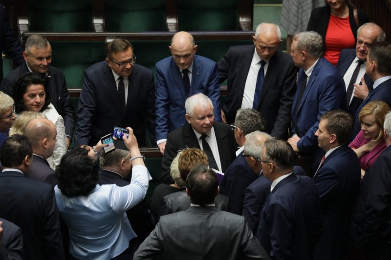 Większość Polaków chce edukacji seksualnej w szkołach.