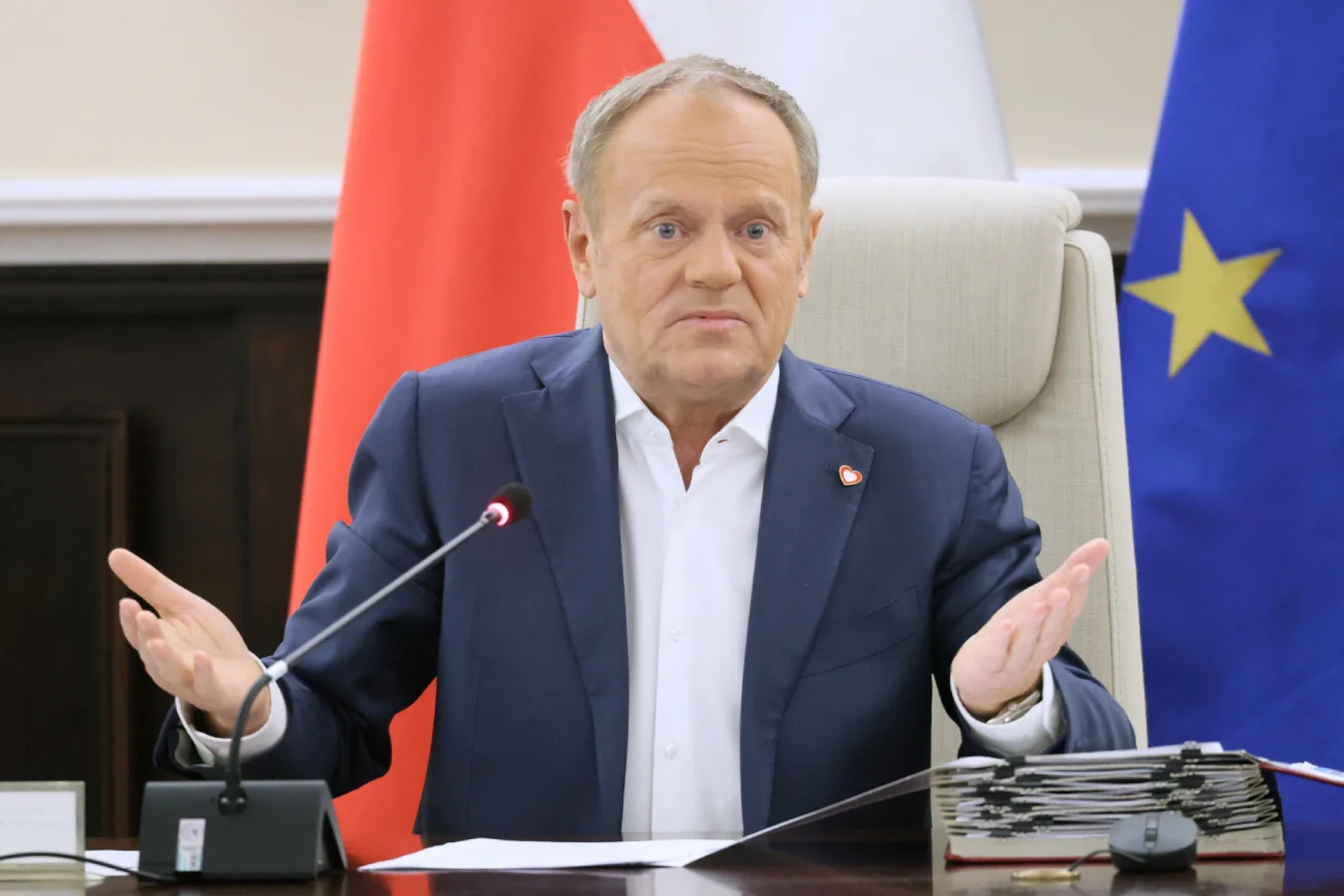Tusk nie przebierał w słowach. Tak odniósł się do afery mieszkaniowej Nawrockiego.