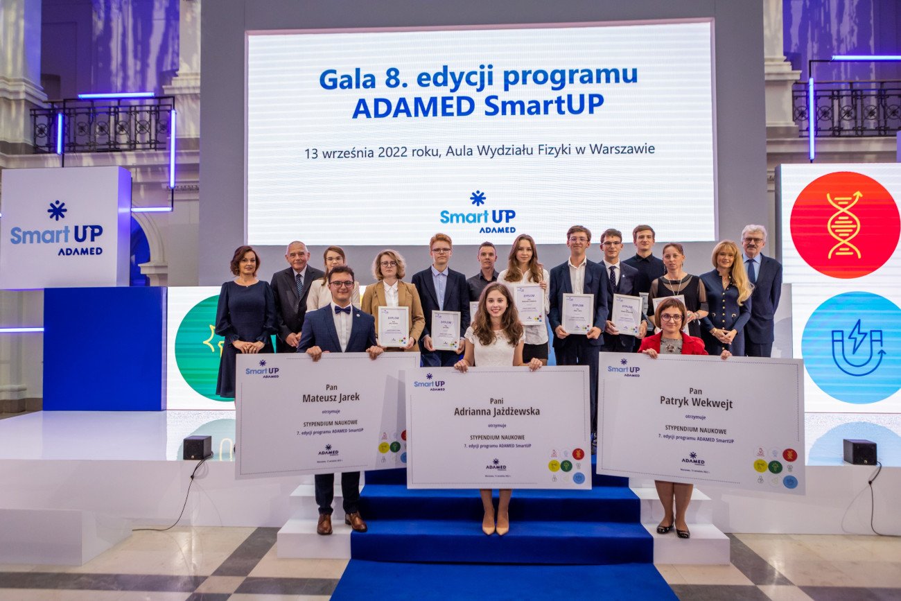 Tegoroczni laureaci nagrody głównej i stypendyści programu ADAMED SmartUP