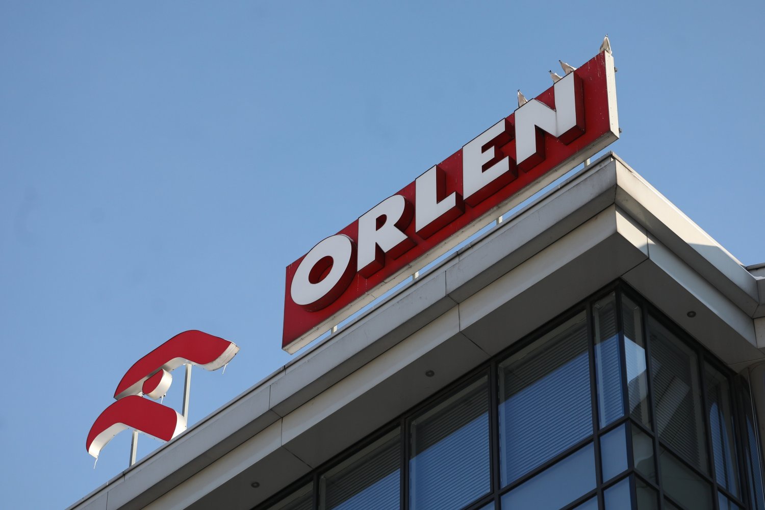 Były członek zarządu Orlenu zatrzymany. W tle głośna afera z Hezbollahem