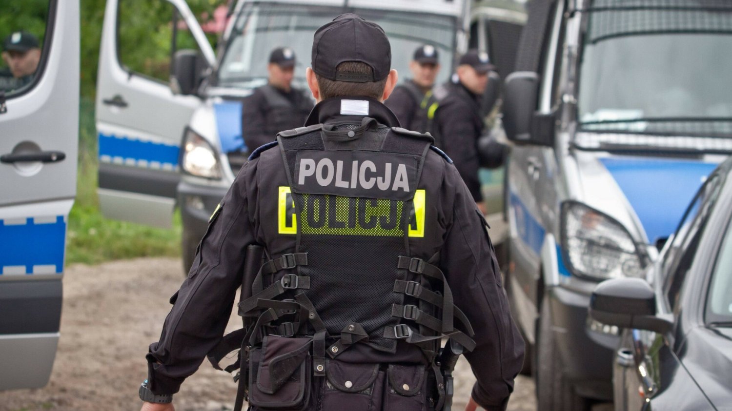 Obława za groźnym przestępcą na Mazowszu. Ranni policjanci