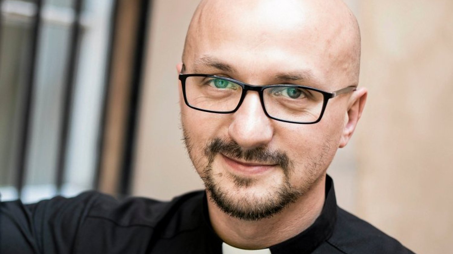 Myślę, że więcej mam przyjaciół – komentuje jezuita Grzegorz Kramer, który już słynie z kontrowersyjnych wypowiedzi.