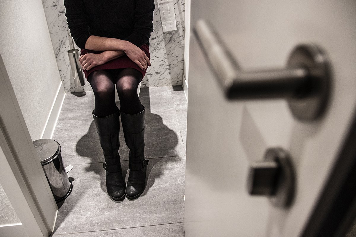 Damska toaleta w codziennym funkcjonowaniu nie różni się aż tak bardzo od tej... męskiej.