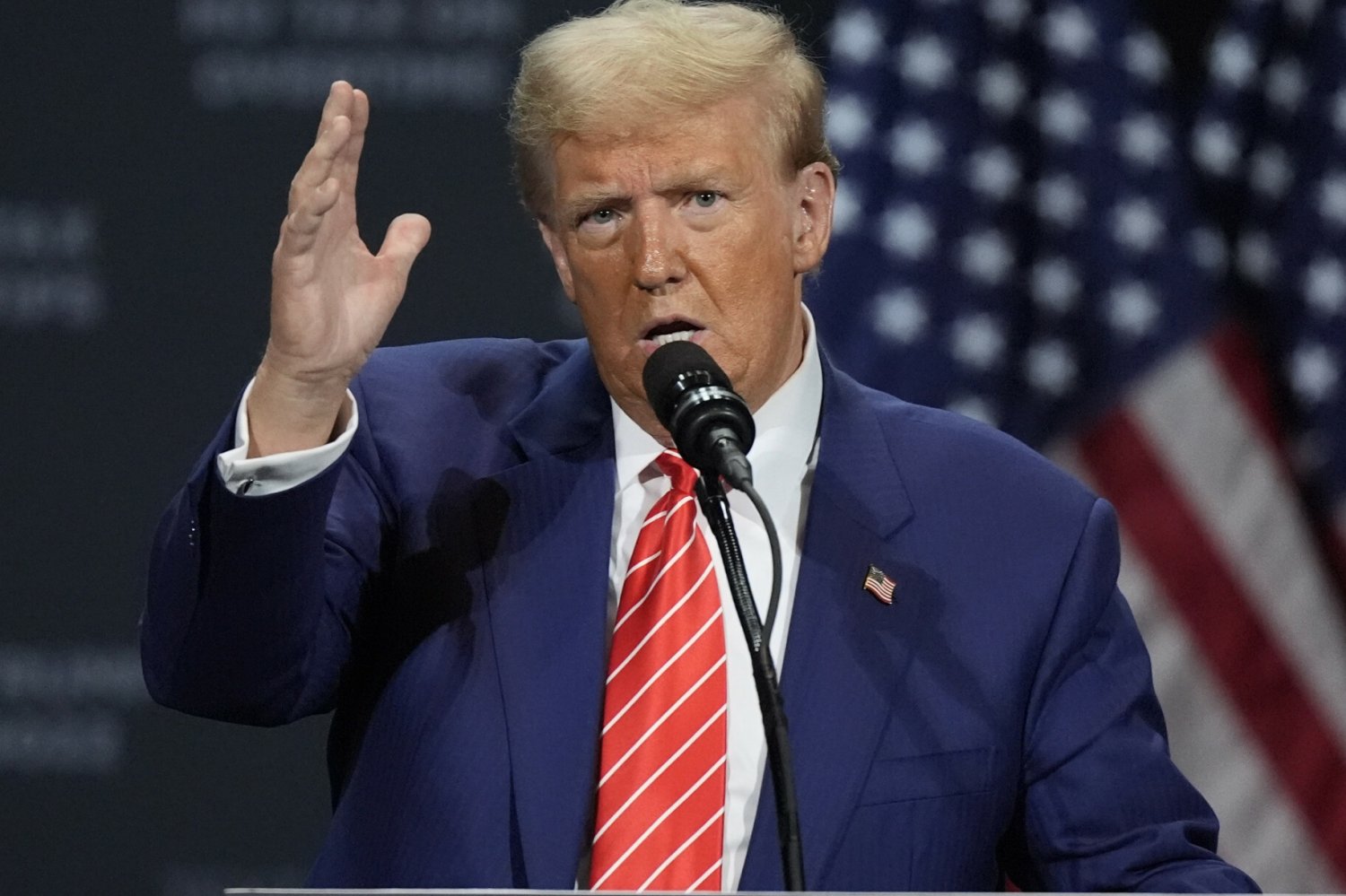 Trump uderza w imigrantów. Sięgnął znów po retorykę ws. jedzenia kotów.