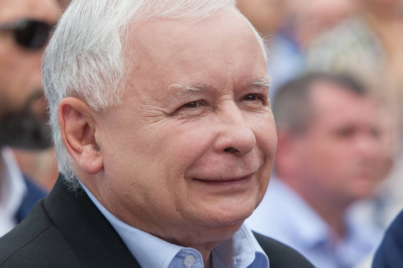 Pozew Brejzy przeciwko Kaczyńskiemu bez rozprawy. Tłumaczą to covidem