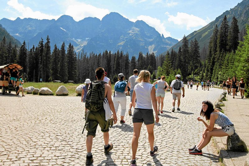 Górale liczą krociowe zyski po tegorocznym sezonie wakacyjnym: pod Giewont zjechało wyjątkowo wielu turystów.