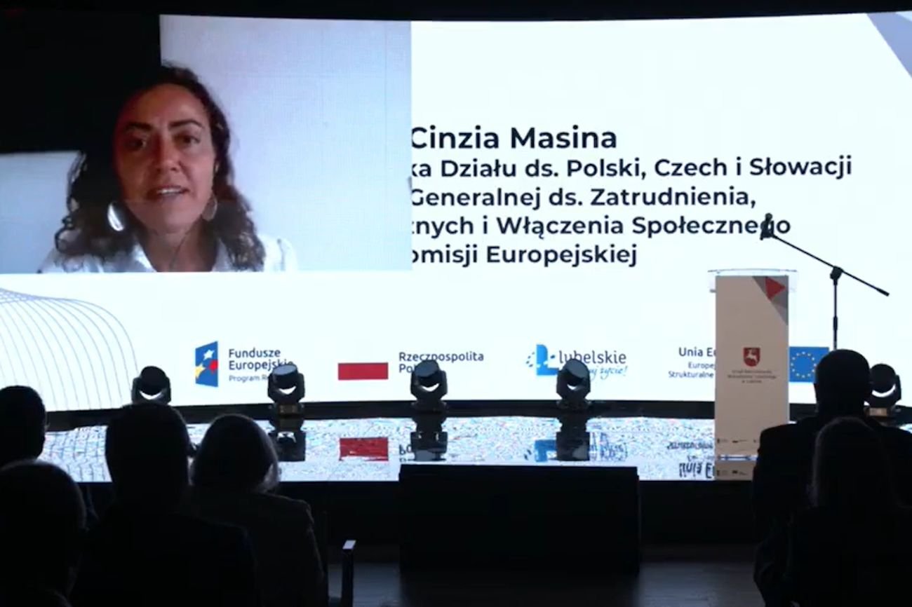 PiS zmienił wypowiedź urzędniczki z KE? Zabrakło słów o prawach dla LGBT.