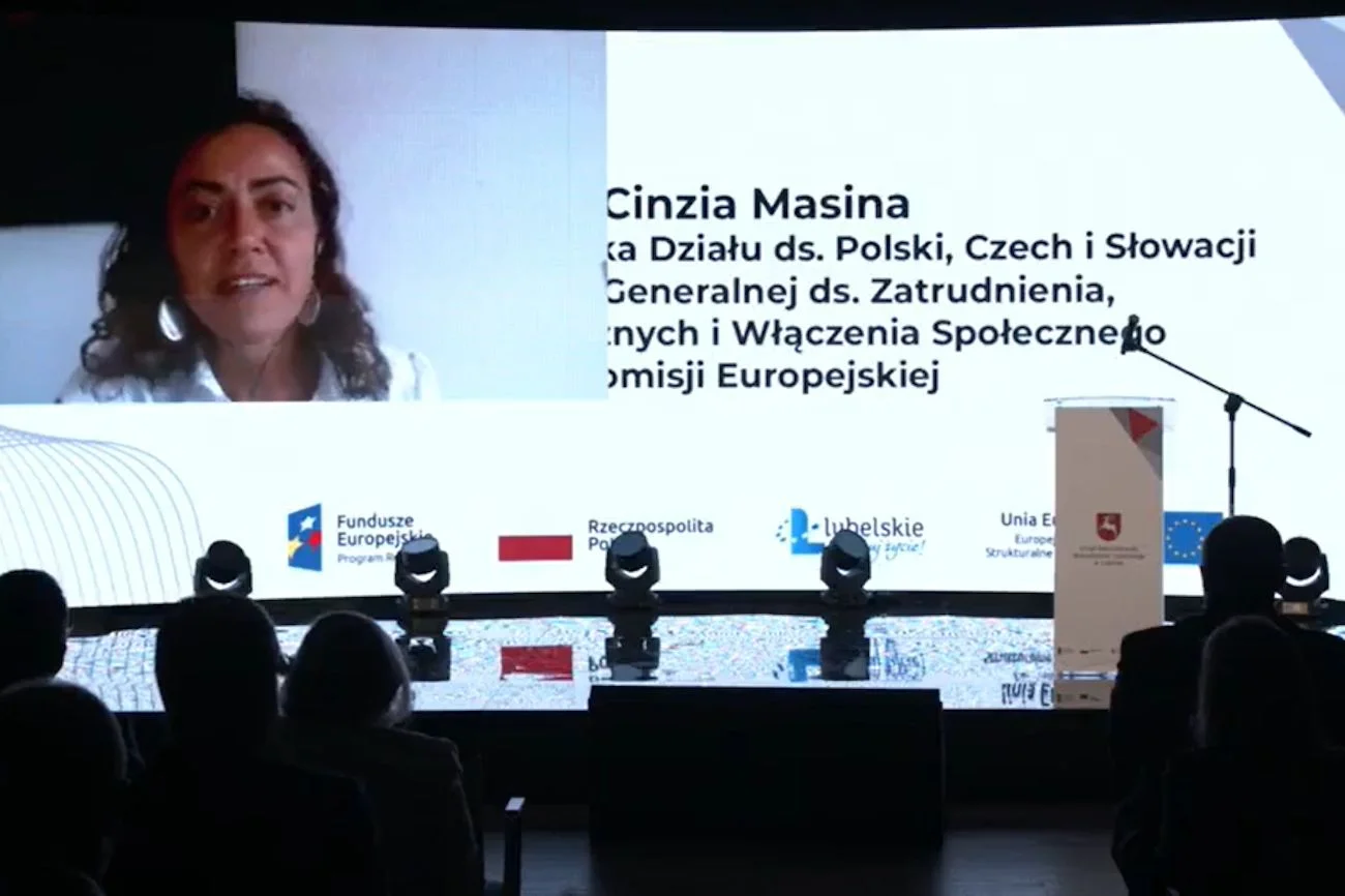 PiS zmienił wypowiedź urzędniczki z KE? Zabrakło słów o prawach dla LGBT.