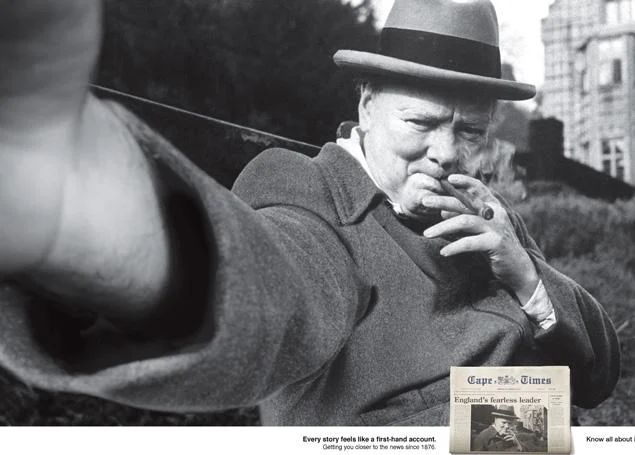 Historyczne "selfie", czyli reklama jednej z południowoafrykańskich gazet oparta na popularności smartfonowych autoportretów.