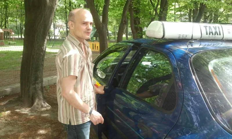 Pan Janusz - 49-letni taksówkarz z Warszawy