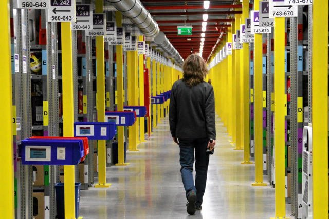 Państwowa Inspekcja Pracy prowadzi kontrolę w podwrocławskim centrum Amazona