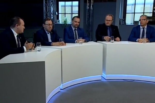 Poseł Paweł Grabowski zaskoczył dyskutantów podczas debaty o "Różańcu do granic".