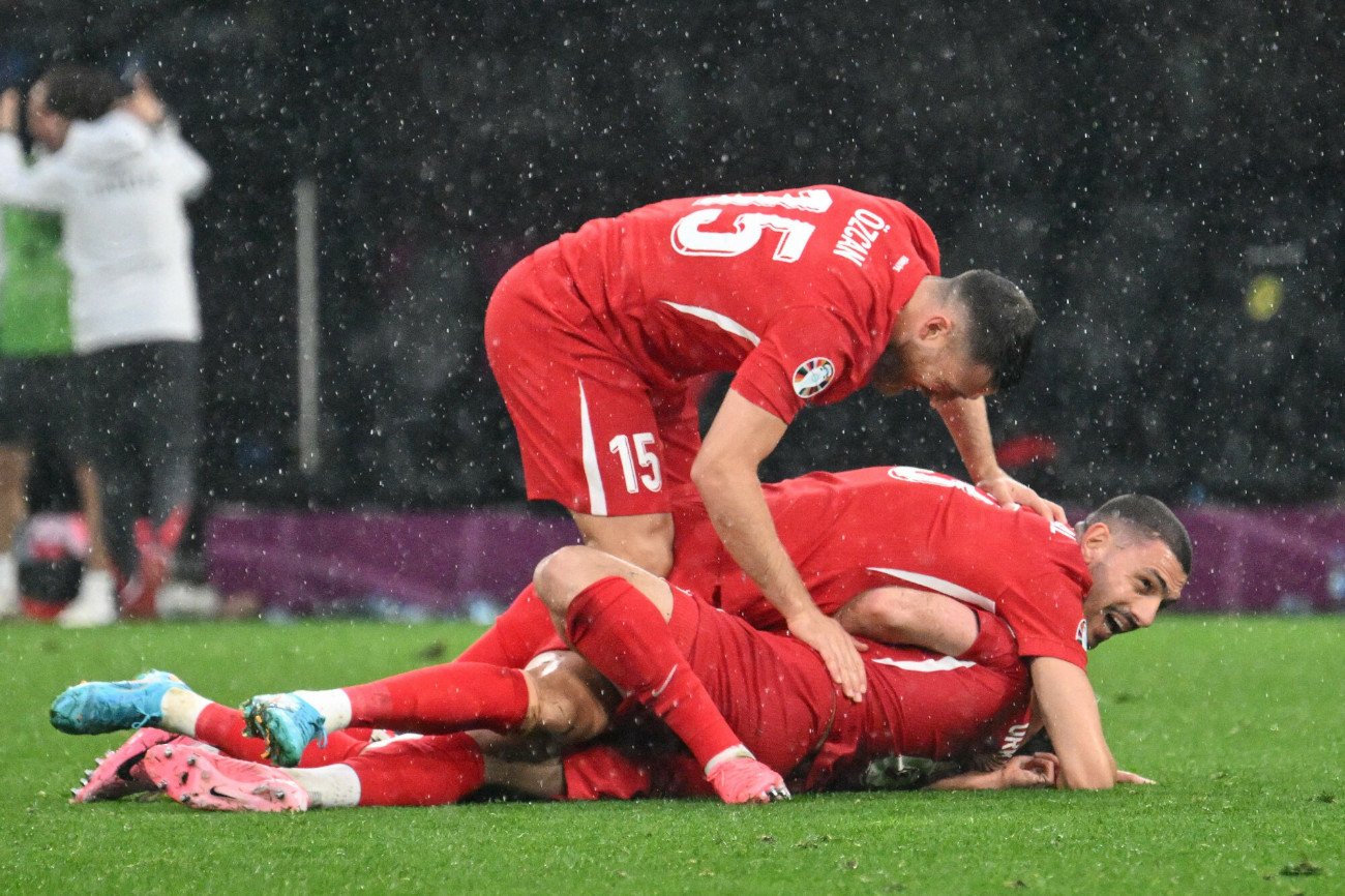 Turcy celebrują niezwykłą trzecią bramkę w meczu z Gruzją