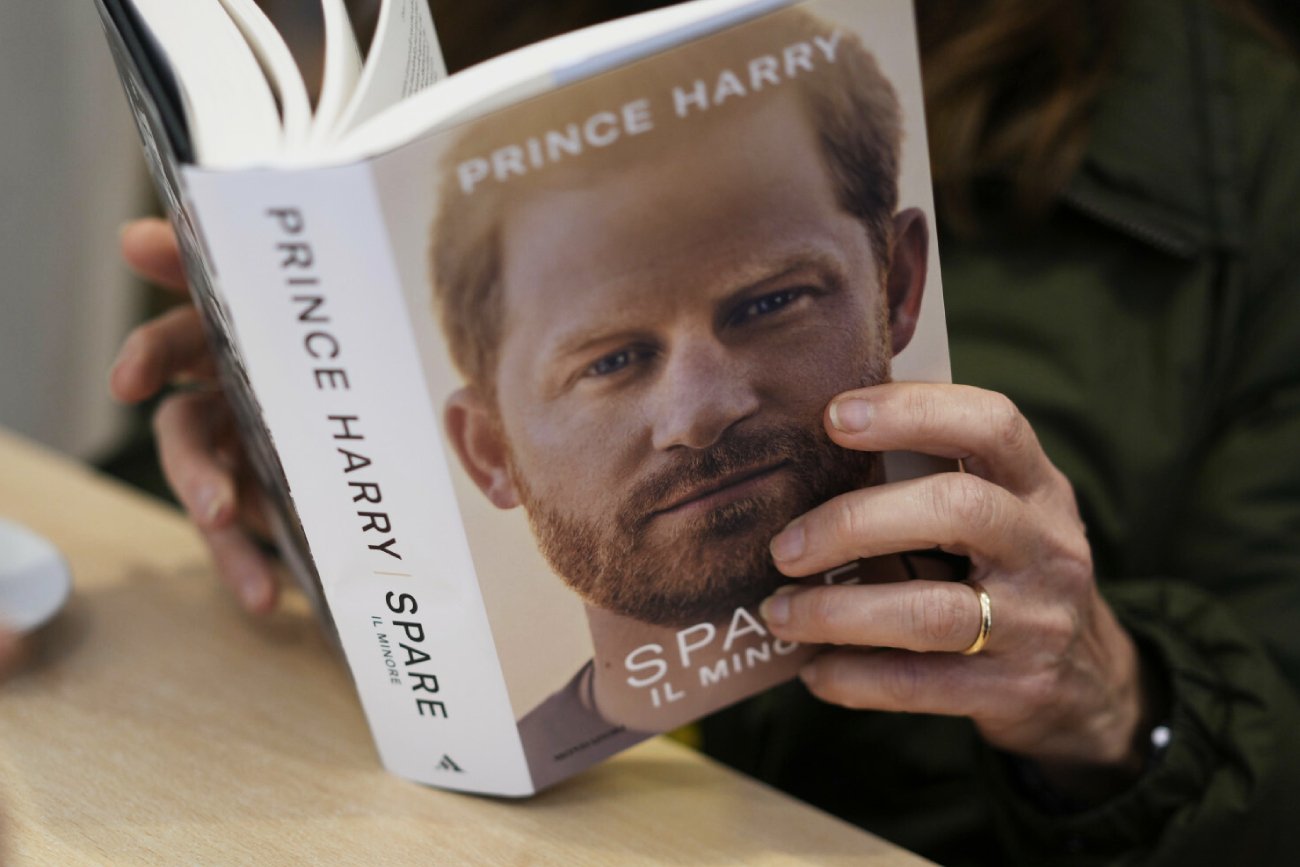 10 "sensacji" z pamiętnika księcia Harry'ego. "Spare" rozdrapuje stare rany