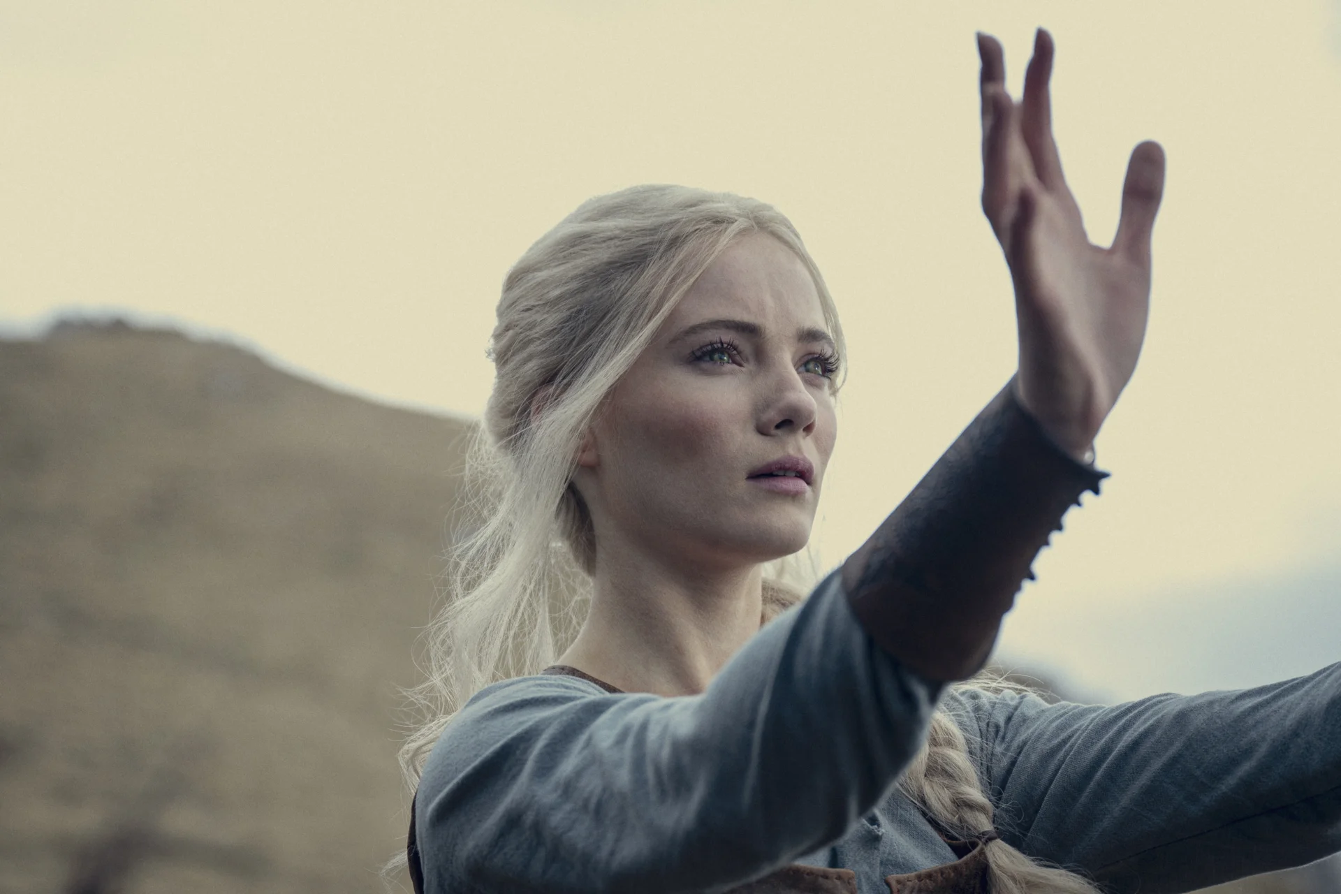 Freya Allan jako Ciri w 3. sezonie "Wiedźmina".