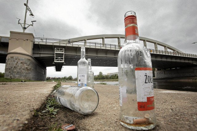 Zmarł 41-letni mężczyzna z powodu zatrucia alkoholem. Okazało się, że miał... 9 promili