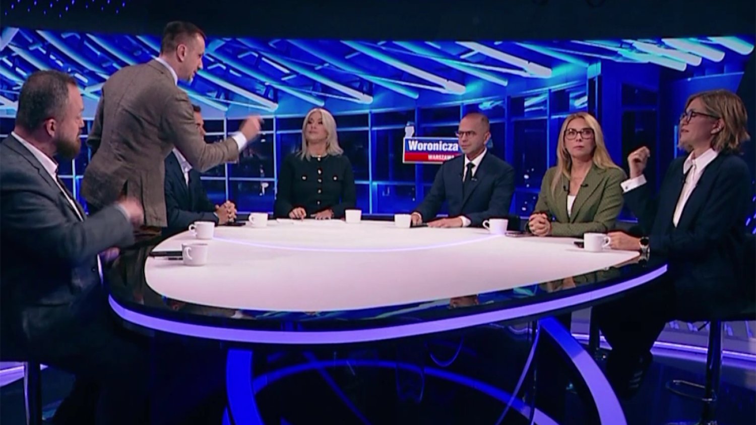 Nie dziwię się, że wyrzucili Kowalskiego ze studia. Powinien go spotkać społeczny ostracyzm Janusz Kowalski został wyrzucony ze studia TVP