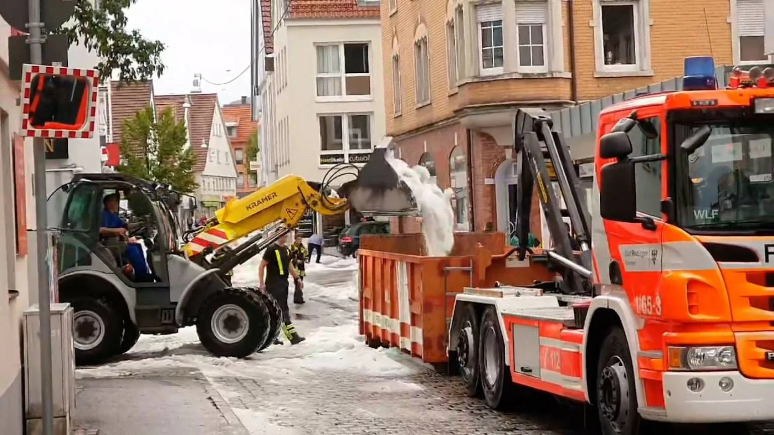 Na ulice w Niemczech wyjechały pługi śnieżne. Wszystko przez... grad
